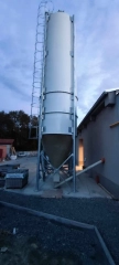 Feed Silo with Screw Conveyor