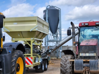 ROmiLL M2 PLUS při zpracování obilí na britské farmě
